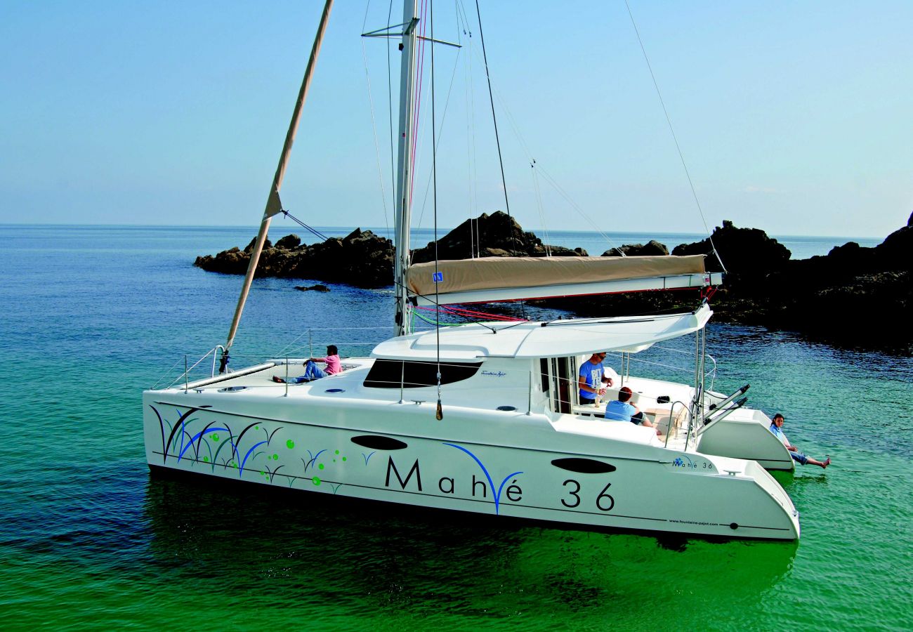 catamaran in tahiti