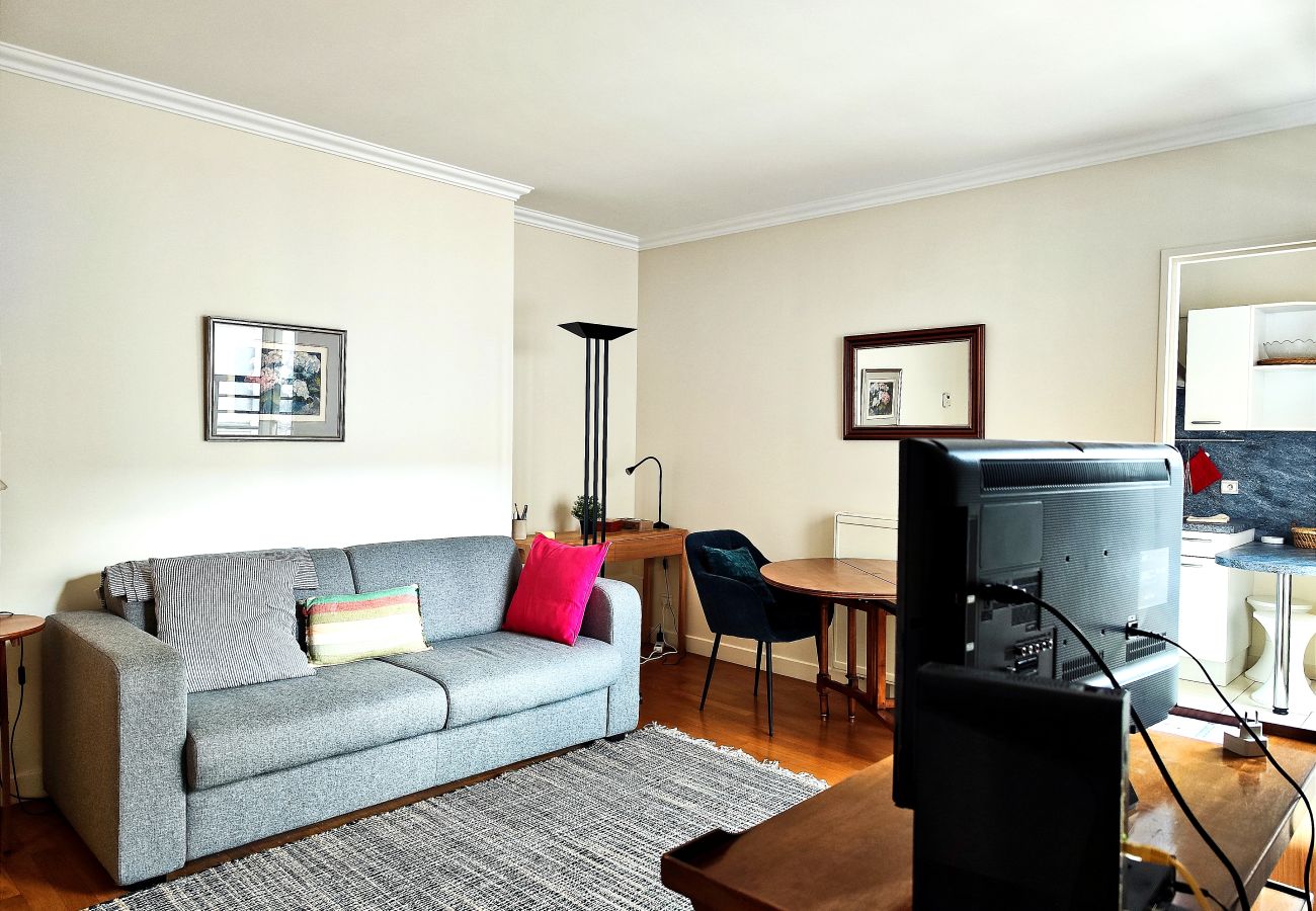 Apartment in Paris - Passage Doisy - Paris 17 - 217075